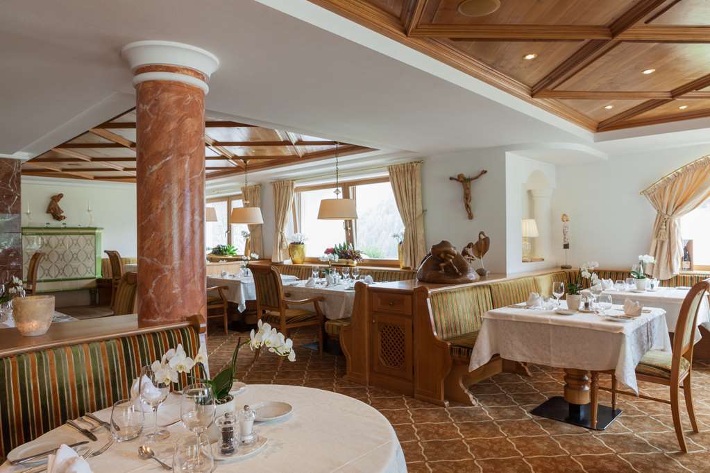 Og Granvara Relais And Spa Selva di Val Gardena Restaurant photo